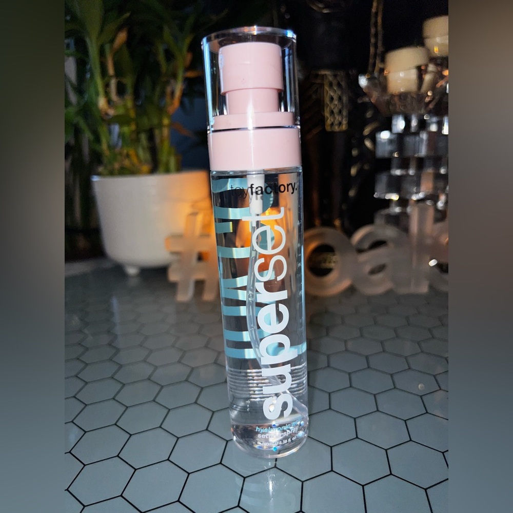 Toy Factory Setting Spray